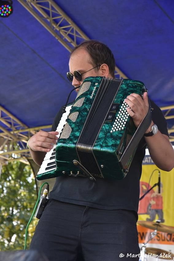 Radovan fest podruhé: Ve Vochově u Plzně zahráli Plexis, Gauneři nebo Queens Of Everything