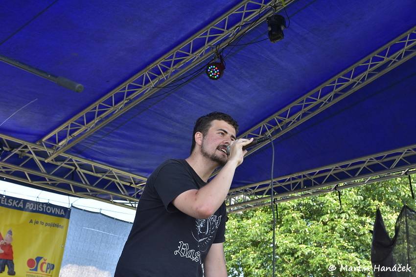 Radovan fest podruhé: Ve Vochově u Plzně zahráli Plexis, Gauneři nebo Queens Of Everything