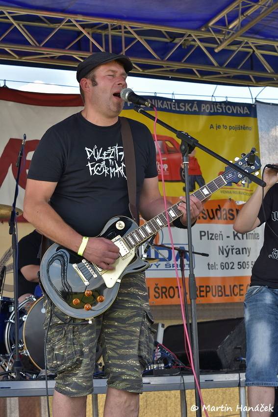 Radovan fest podruhé: Ve Vochově u Plzně zahráli Plexis, Gauneři nebo Queens Of Everything