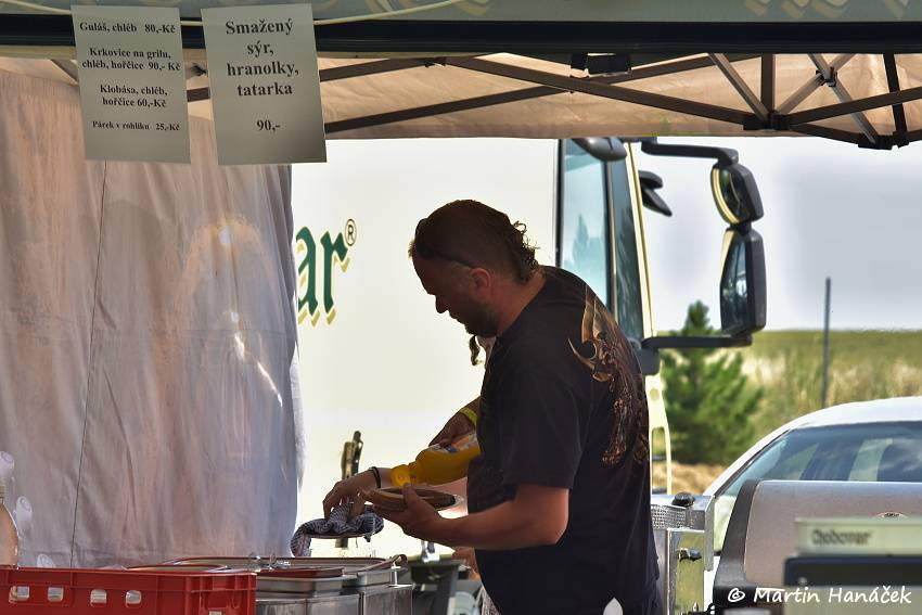 Radovan fest podruhé: Ve Vochově u Plzně zahráli Plexis, Gauneři nebo Queens Of Everything