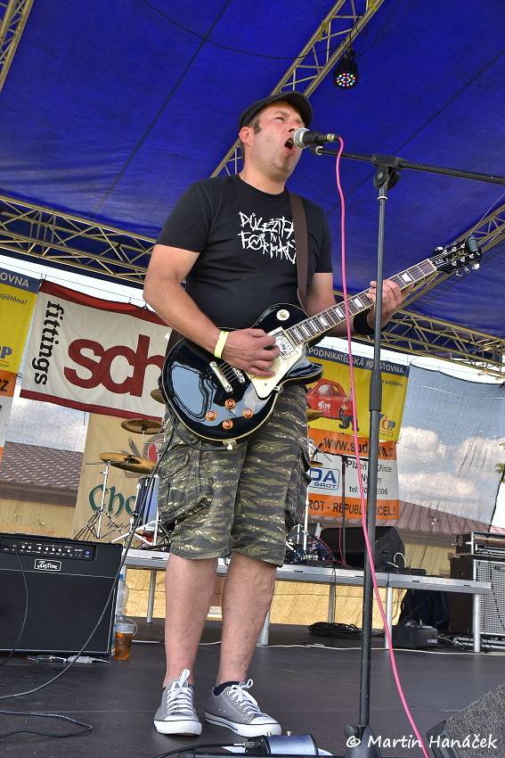 Radovan fest podruhé: Ve Vochově u Plzně zahráli Plexis, Gauneři nebo Queens Of Everything