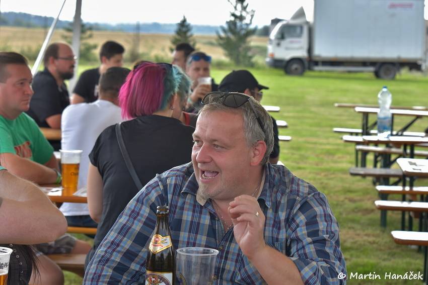 Radovan fest podruhé: Ve Vochově u Plzně zahráli Plexis, Gauneři nebo Queens Of Everything