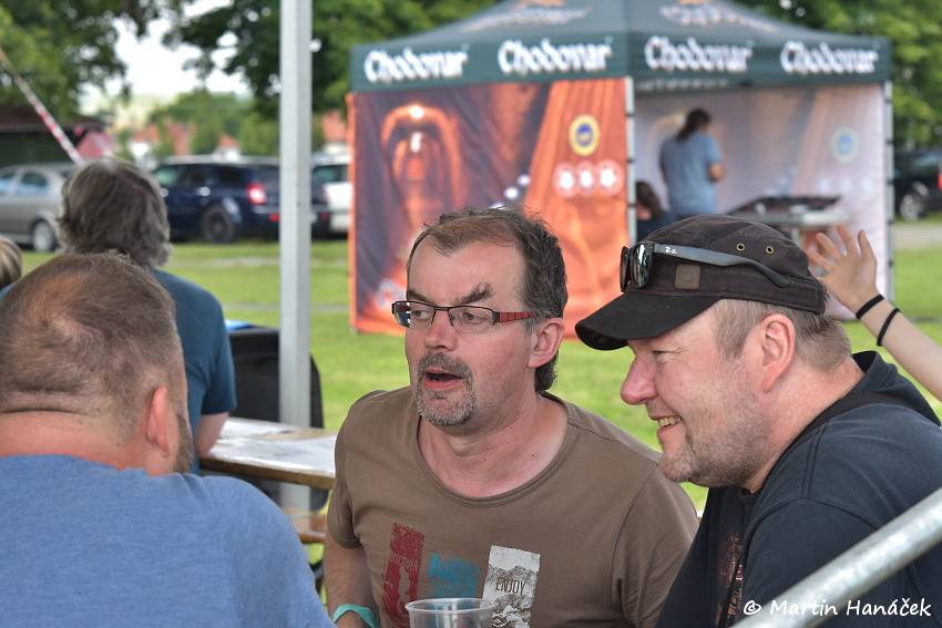 Radovan fest podruhé: Ve Vochově u Plzně zahráli Plexis, Gauneři nebo Queens Of Everything