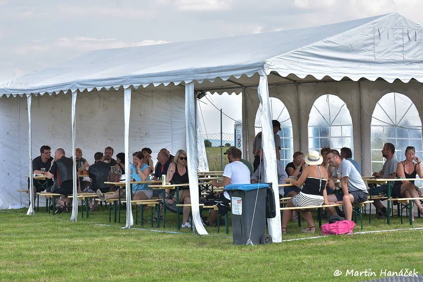 Radovan fest podruhé: Ve Vochově u Plzně zahráli Plexis, Gauneři nebo Queens Of Everything