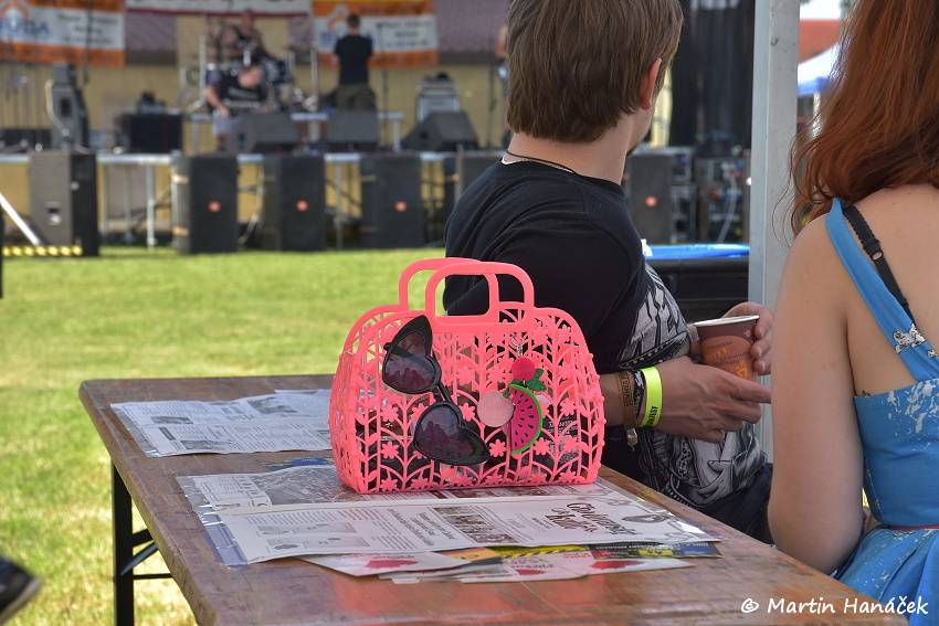 Radovan fest podruhé: Ve Vochově u Plzně zahráli Plexis, Gauneři nebo Queens Of Everything