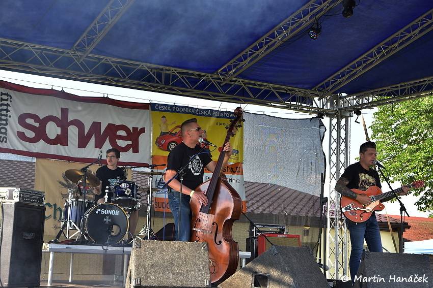 Radovan fest podruhé: Ve Vochově u Plzně zahráli Plexis, Gauneři nebo Queens Of Everything