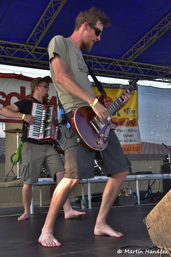 Radovan fest podruhé: Ve Vochově u Plzně zahráli Plexis, Gauneři nebo Queens Of Everything