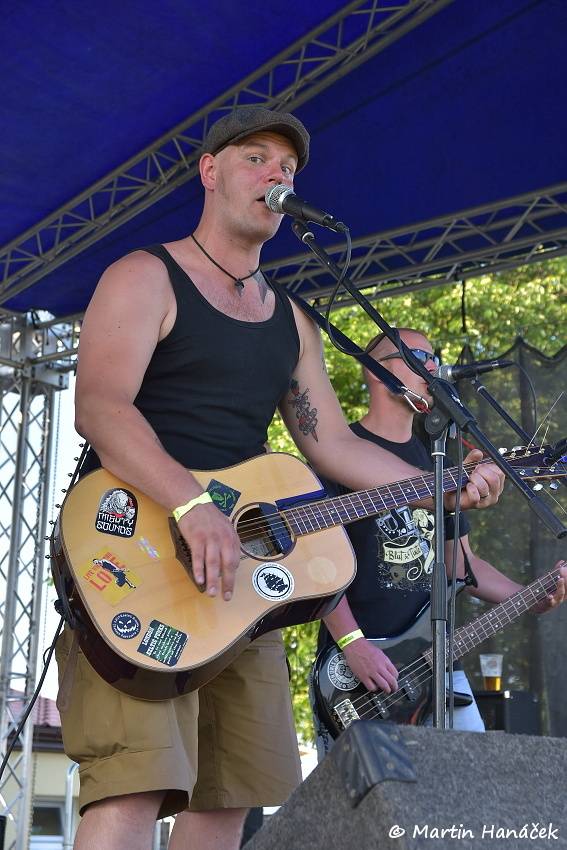 Radovan fest podruhé: Ve Vochově u Plzně zahráli Plexis, Gauneři nebo Queens Of Everything