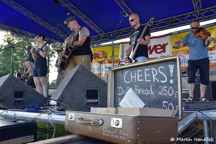 Radovan fest podruhé: Ve Vochově u Plzně zahráli Plexis, Gauneři nebo Queens Of Everything