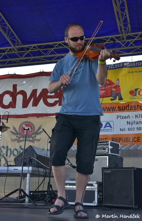 Radovan fest podruhé: Ve Vochově u Plzně zahráli Plexis, Gauneři nebo Queens Of Everything