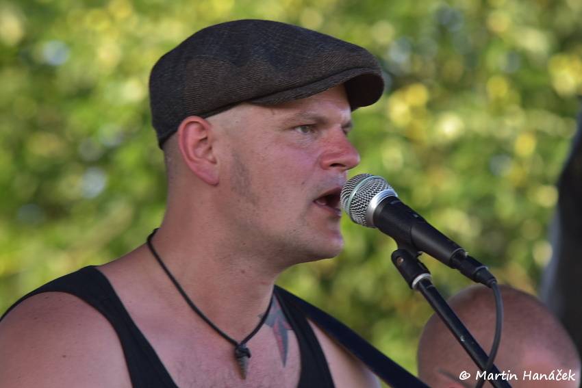 Radovan fest podruhé: Ve Vochově u Plzně zahráli Plexis, Gauneři nebo Queens Of Everything