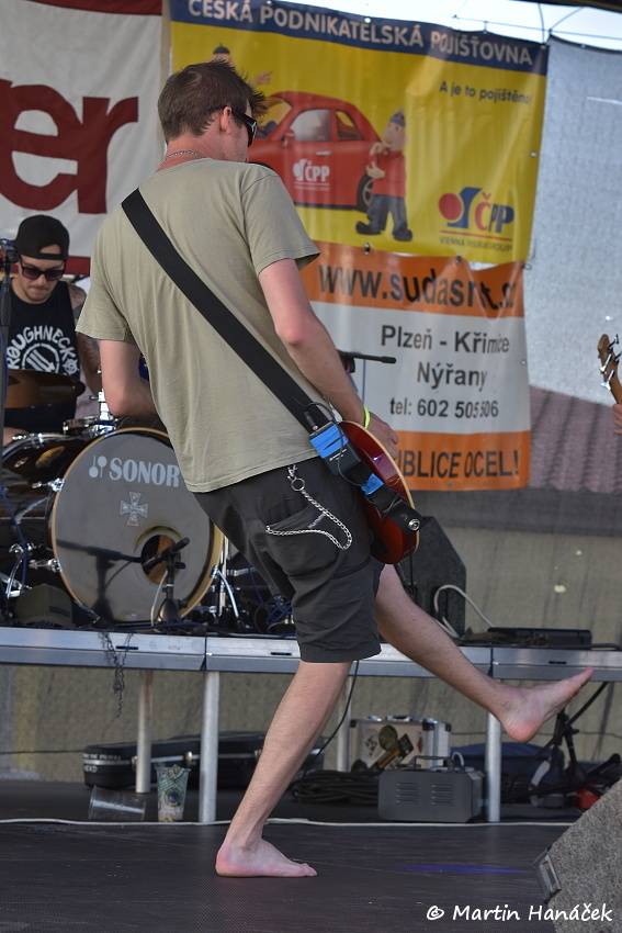 Radovan fest podruhé: Ve Vochově u Plzně zahráli Plexis, Gauneři nebo Queens Of Everything