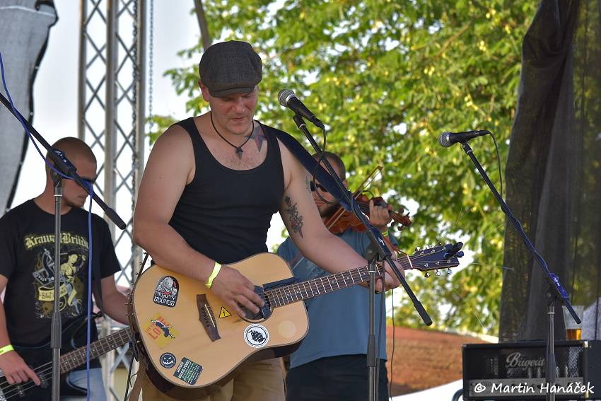 Radovan fest podruhé: Ve Vochově u Plzně zahráli Plexis, Gauneři nebo Queens Of Everything