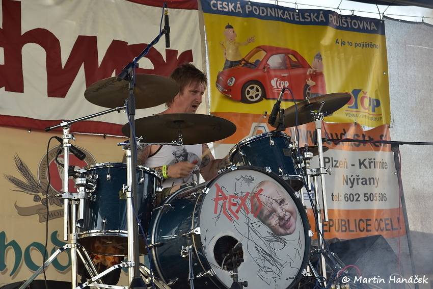 Radovan fest podruhé: Ve Vochově u Plzně zahráli Plexis, Gauneři nebo Queens Of Everything