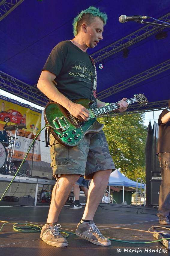 Radovan fest podruhé: Ve Vochově u Plzně zahráli Plexis, Gauneři nebo Queens Of Everything