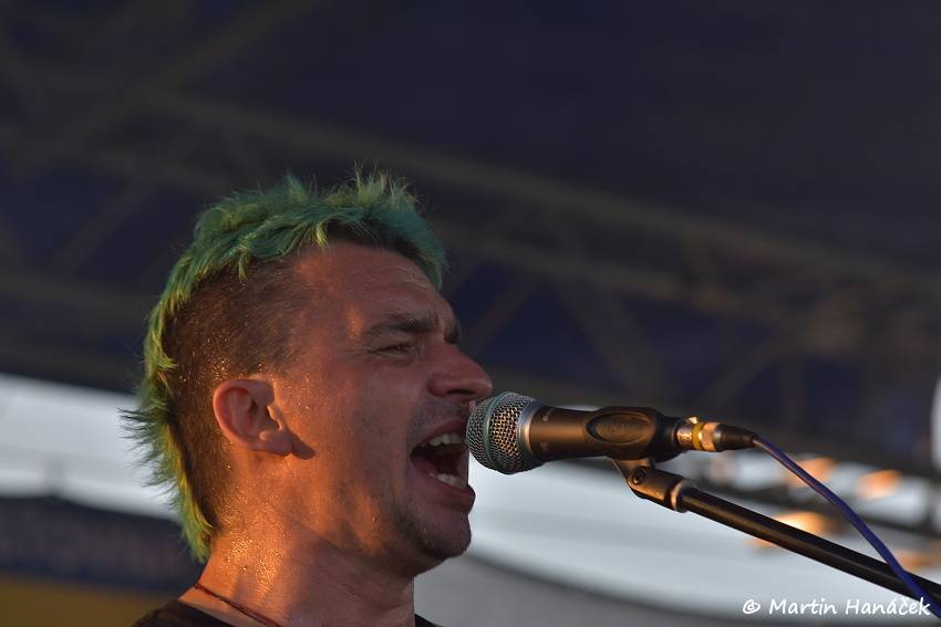 Radovan fest podruhé: Ve Vochově u Plzně zahráli Plexis, Gauneři nebo Queens Of Everything