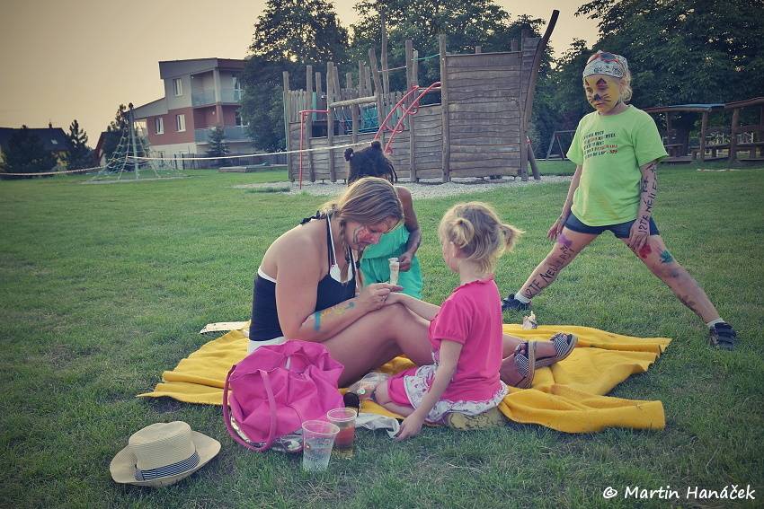 Radovan fest podruhé: Ve Vochově u Plzně zahráli Plexis, Gauneři nebo Queens Of Everything