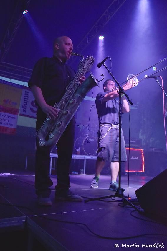 Radovan fest podruhé: Ve Vochově u Plzně zahráli Plexis, Gauneři nebo Queens Of Everything