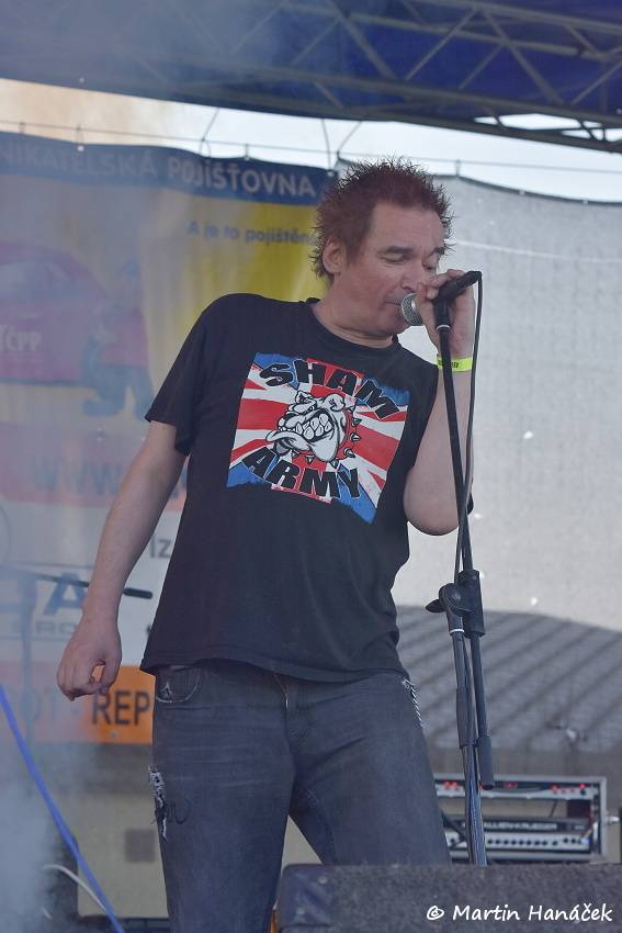 Radovan fest podruhé: Ve Vochově u Plzně zahráli Plexis, Gauneři nebo Queens Of Everything