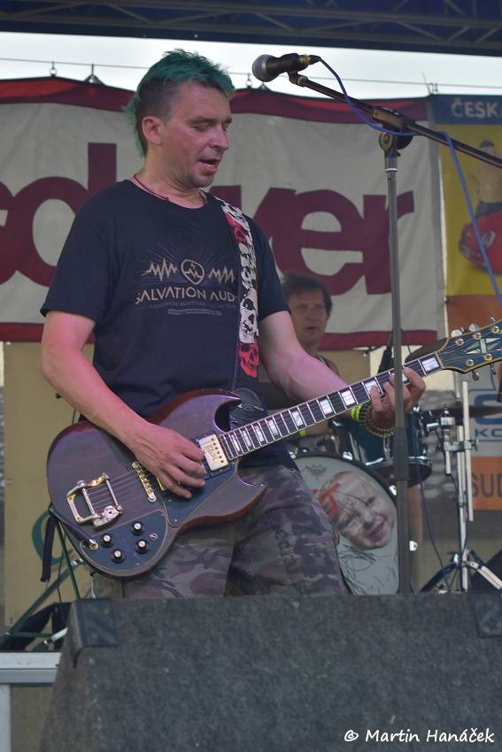 Radovan fest podruhé: Ve Vochově u Plzně zahráli Plexis, Gauneři nebo Queens Of Everything