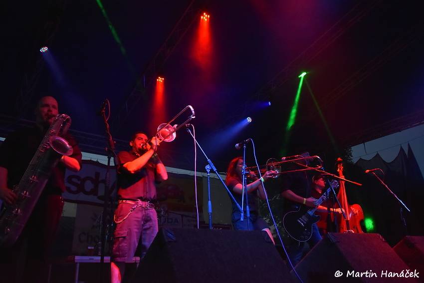 Radovan fest podruhé: Ve Vochově u Plzně zahráli Plexis, Gauneři nebo Queens Of Everything