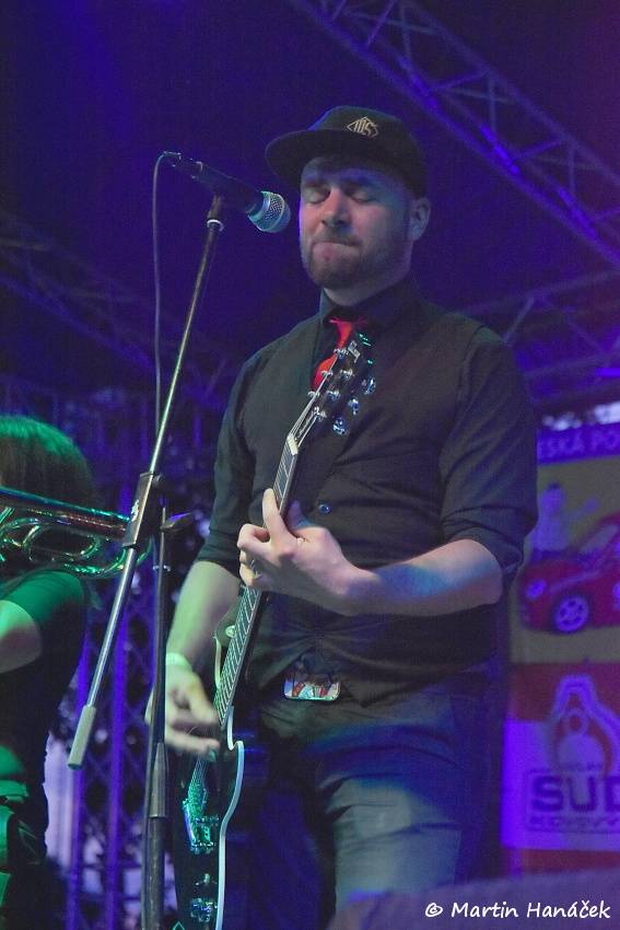 Radovan fest podruhé: Ve Vochově u Plzně zahráli Plexis, Gauneři nebo Queens Of Everything