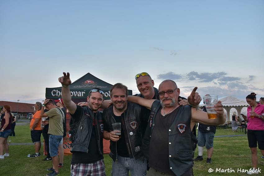 Radovan fest podruhé: Ve Vochově u Plzně zahráli Plexis, Gauneři nebo Queens Of Everything