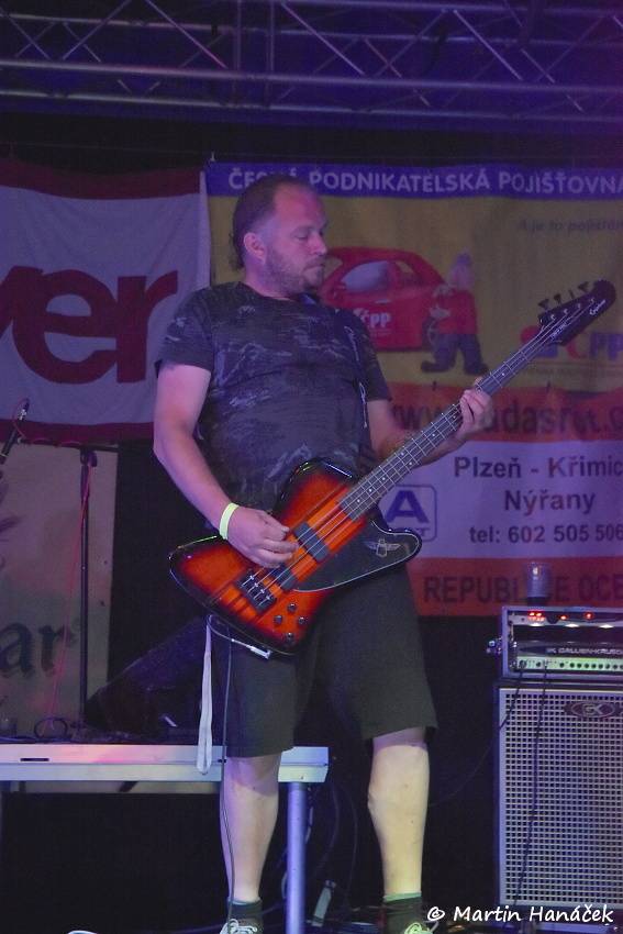 Radovan fest podruhé: Ve Vochově u Plzně zahráli Plexis, Gauneři nebo Queens Of Everything