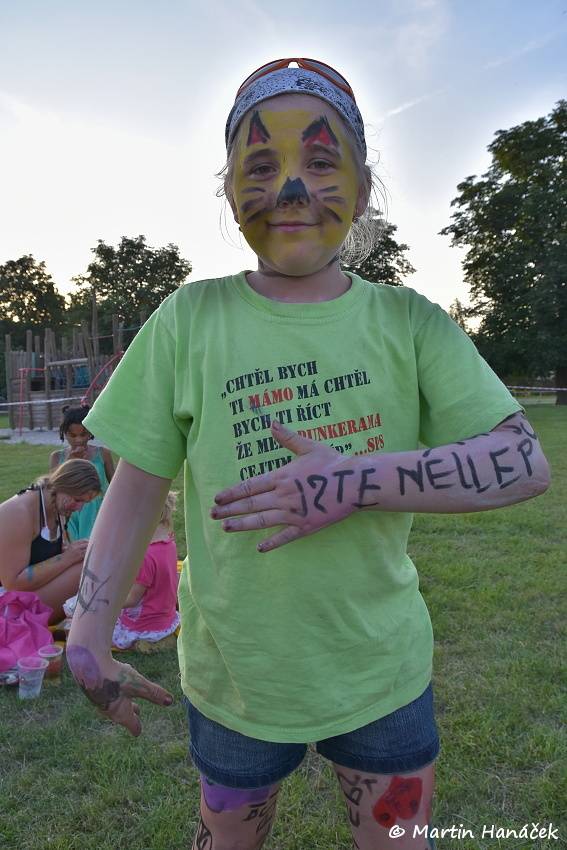 Radovan fest podruhé: Ve Vochově u Plzně zahráli Plexis, Gauneři nebo Queens Of Everything