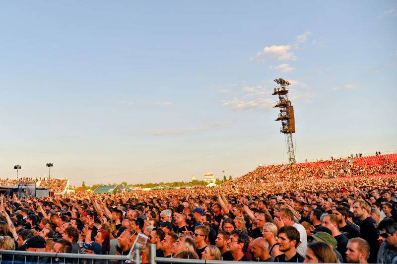 Iron Maiden po dvou letech opět zabouřili v Praze. Na letišti v Letňanech jim aplaudovalo 30 tisíc lidí