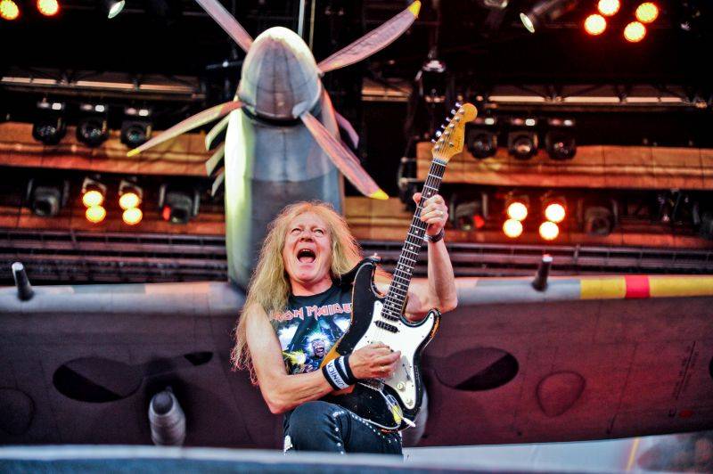 Iron Maiden po dvou letech opět zabouřili v Praze. Na letišti v Letňanech jim aplaudovalo 30 tisíc lidí