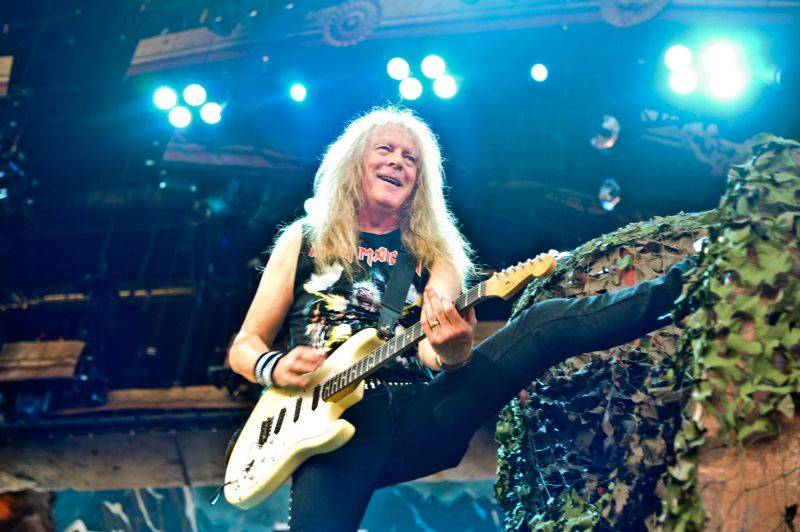 Iron Maiden po dvou letech opět zabouřili v Praze. Na letišti v Letňanech jim aplaudovalo 30 tisíc lidí