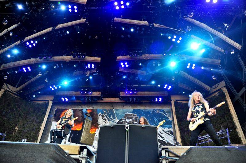 Iron Maiden po dvou letech opět zabouřili v Praze. Na letišti v Letňanech jim aplaudovalo 30 tisíc lidí