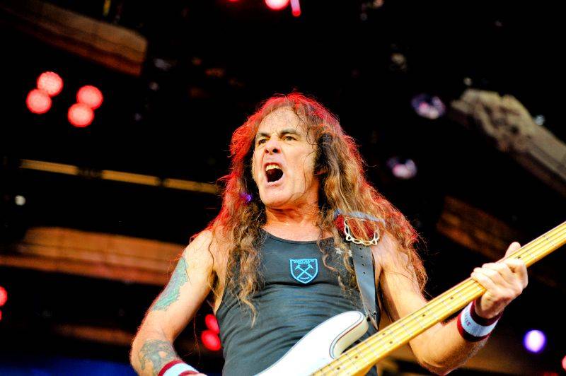 Iron Maiden po dvou letech opět zabouřili v Praze. Na letišti v Letňanech jim aplaudovalo 30 tisíc lidí