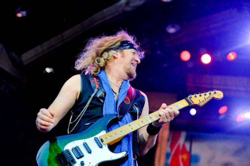 Iron Maiden po dvou letech opět zabouřili v Praze. Na letišti v Letňanech jim aplaudovalo 30 tisíc lidí