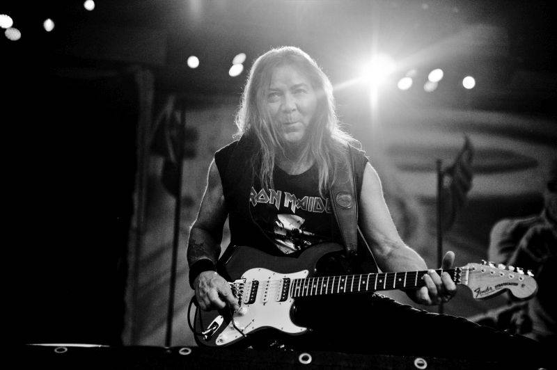 Iron Maiden po dvou letech opět zabouřili v Praze. Na letišti v Letňanech jim aplaudovalo 30 tisíc lidí