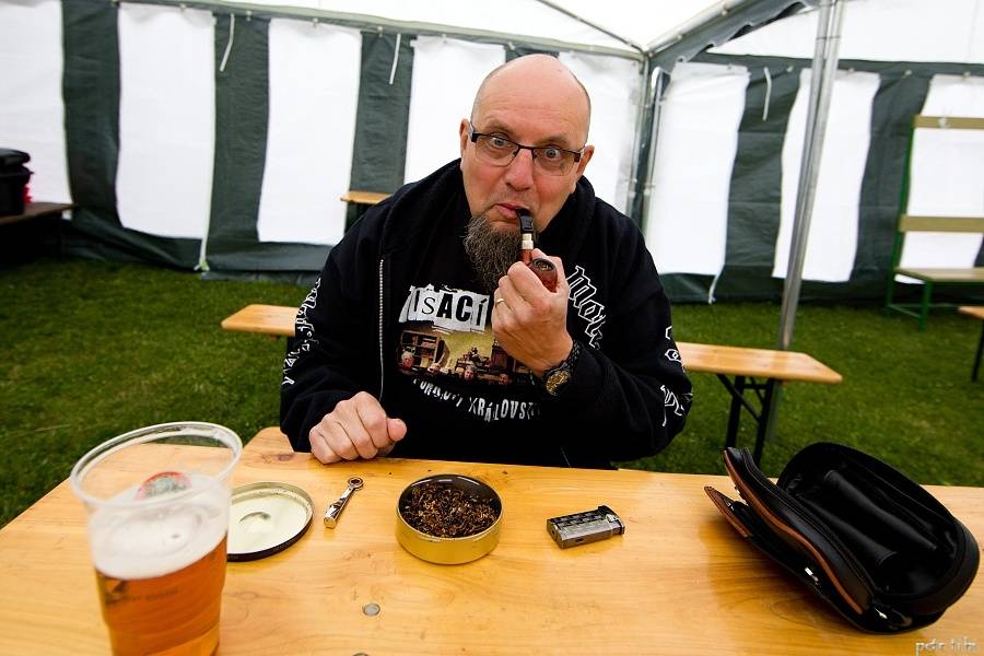 Tři sestry představili v Petrovicích nové písně. Zahráli i Visací zámek nebo Doctor P.P.