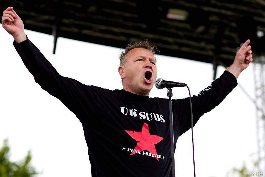 Tři sestry představili v Petrovicích nové písně. Zahráli i Visací zámek nebo Doctor P.P.