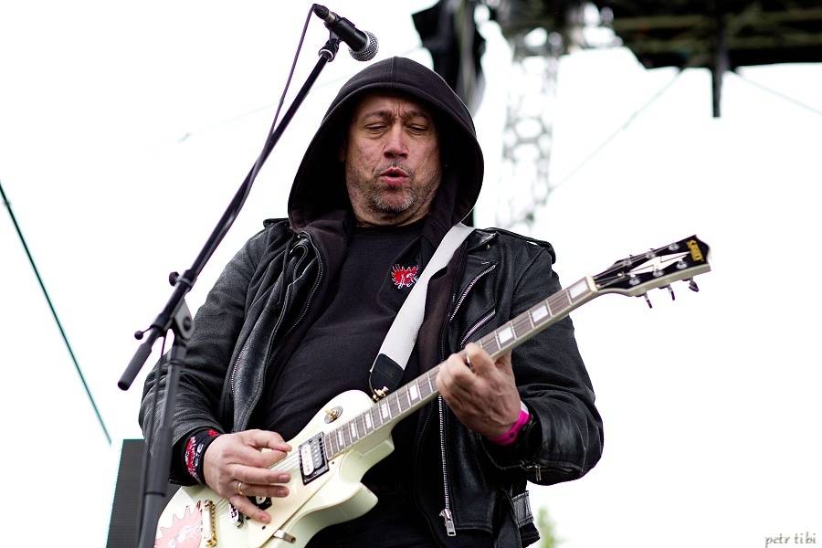 Tři sestry představili v Petrovicích nové písně. Zahráli i Visací zámek nebo Doctor P.P.