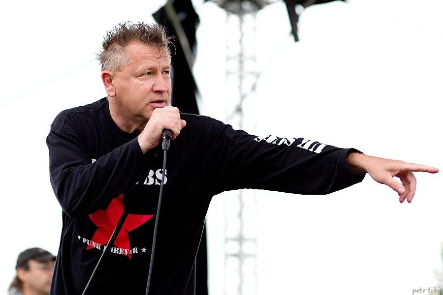 Tři sestry představili v Petrovicích nové písně. Zahráli i Visací zámek nebo Doctor P.P.