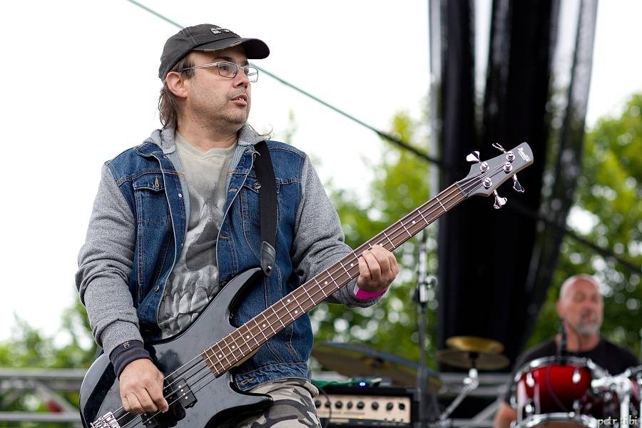 Tři sestry představili v Petrovicích nové písně. Zahráli i Visací zámek nebo Doctor P.P.