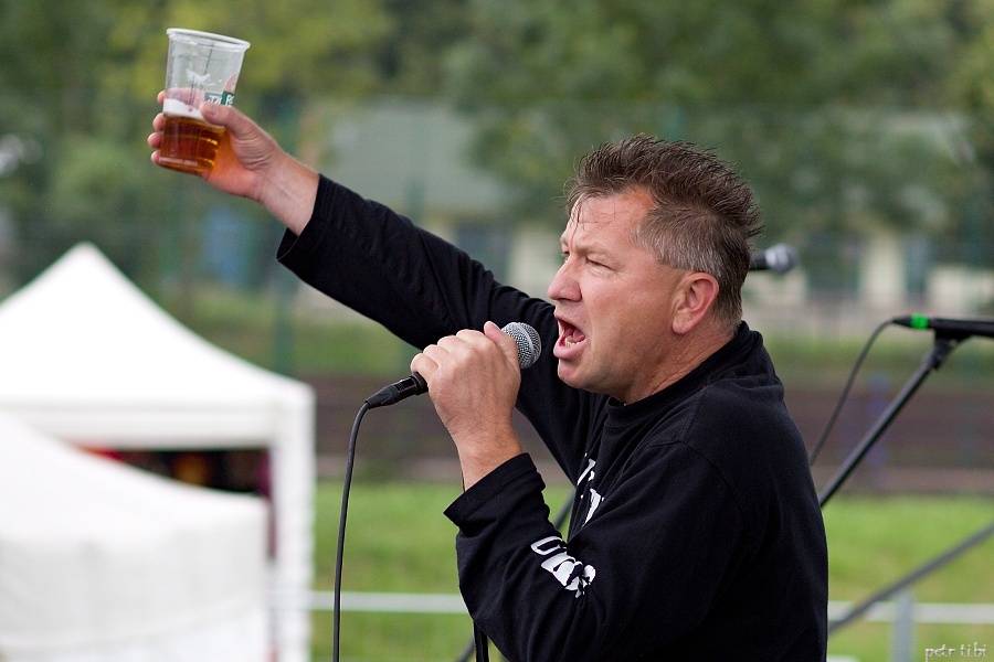 Tři sestry představili v Petrovicích nové písně. Zahráli i Visací zámek nebo Doctor P.P.