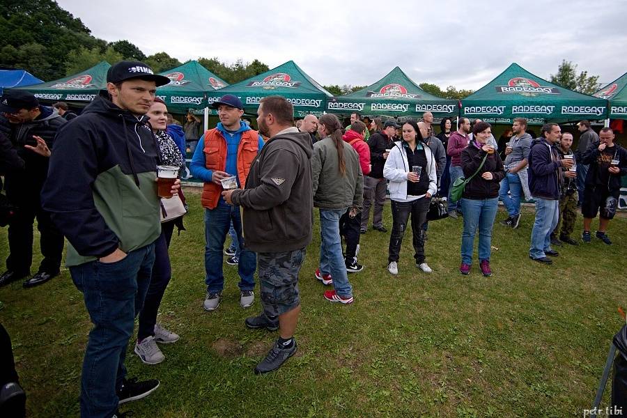 Tři sestry představili v Petrovicích nové písně. Zahráli i Visací zámek nebo Doctor P.P.