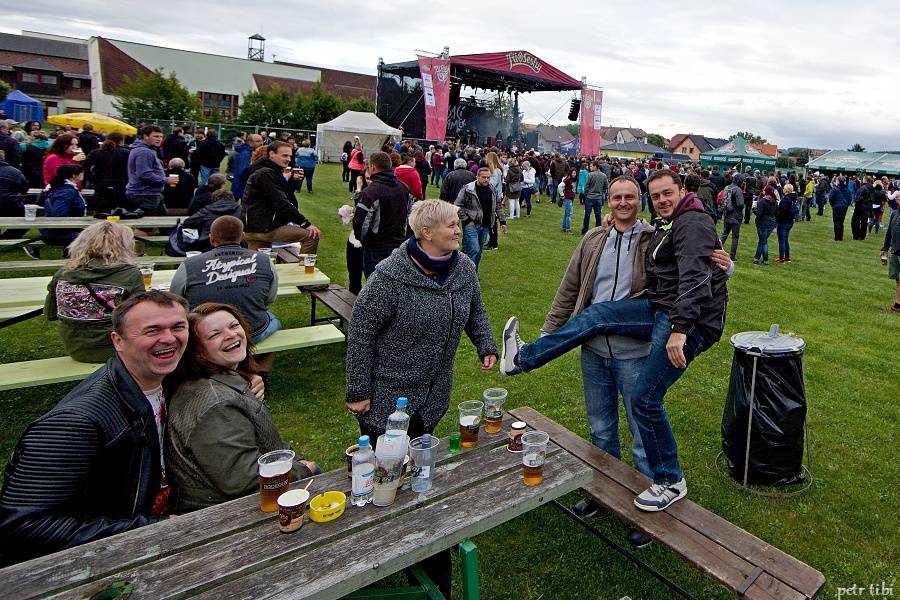 Tři sestry představili v Petrovicích nové písně. Zahráli i Visací zámek nebo Doctor P.P.