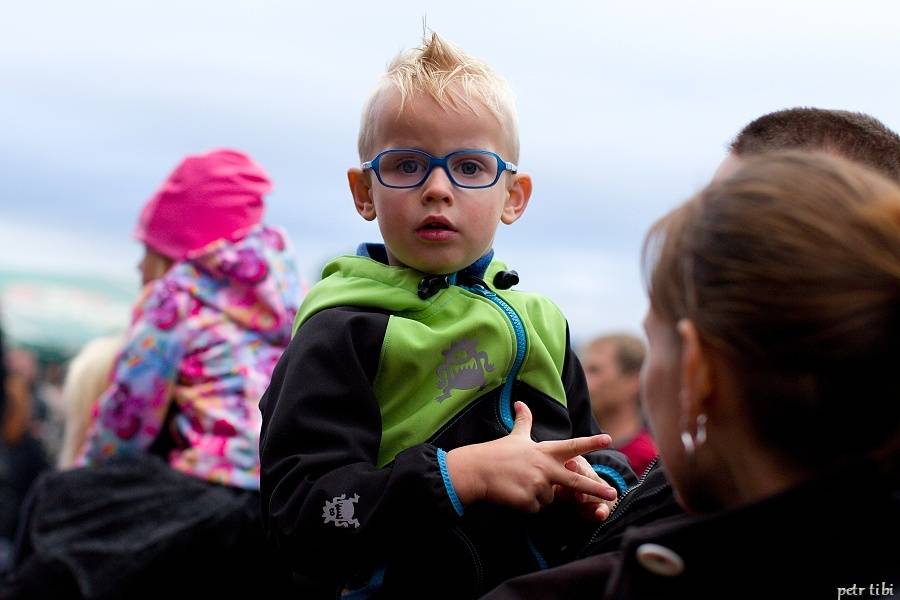 Tři sestry představili v Petrovicích nové písně. Zahráli i Visací zámek nebo Doctor P.P.