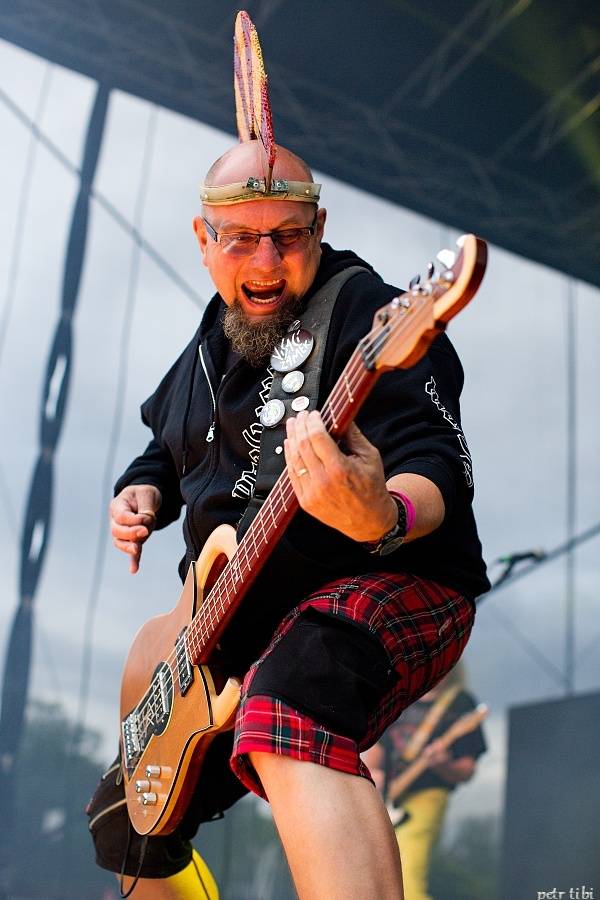 Tři sestry představili v Petrovicích nové písně. Zahráli i Visací zámek nebo Doctor P.P.