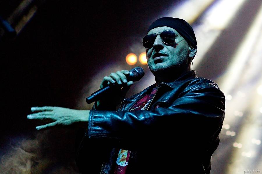 Tři sestry představili v Petrovicích nové písně. Zahráli i Visací zámek nebo Doctor P.P.