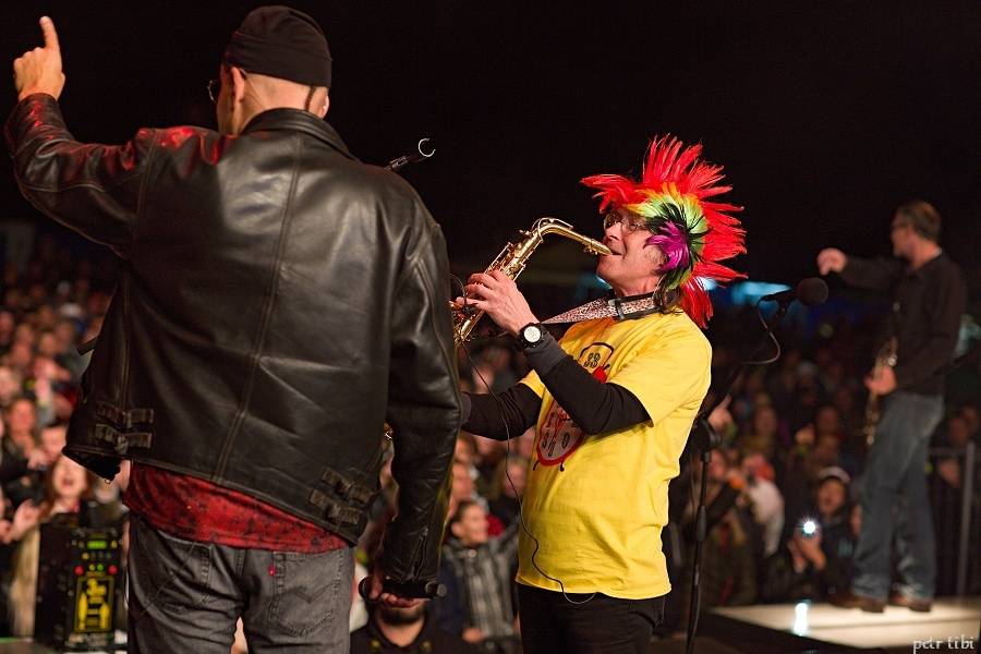 Tři sestry představili v Petrovicích nové písně. Zahráli i Visací zámek nebo Doctor P.P.