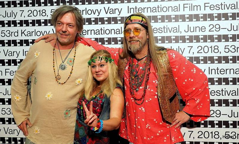 MFF Karlovy Vary odstartoval: Tim Robbins převzal Křišťálový glóbus, orchestr připomněl Miloše Formana