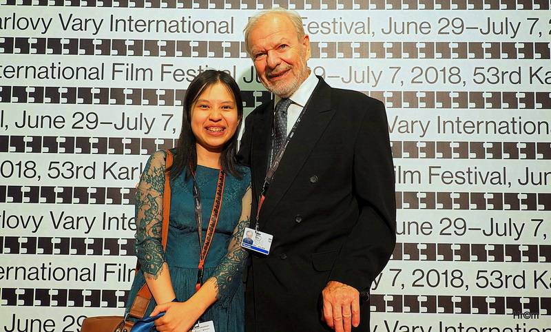 MFF Karlovy Vary odstartoval: Tim Robbins převzal Křišťálový glóbus, orchestr připomněl Miloše Formana